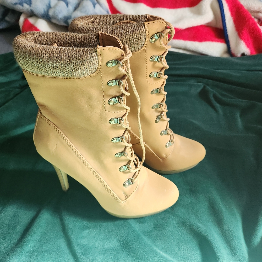 Shoe Dazzle Tan Heeled Lace-Up Boots